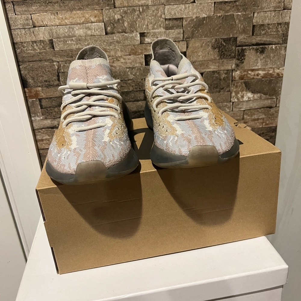 Yeezy - Picture 4 of 7